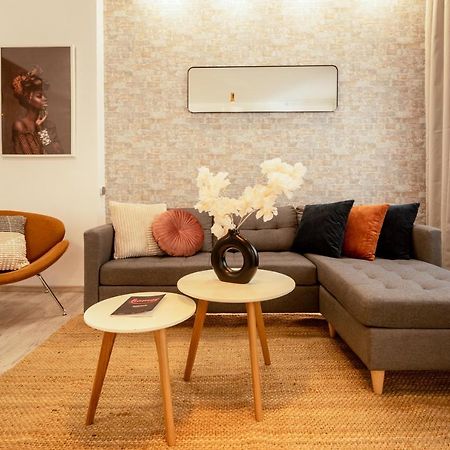 Ideal Stay: Spacious 2Br Apt Near Calea Victoriei Bucharest Luaran gambar