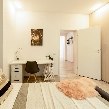 Ideal Stay: Spacious 2Br Apt Near Calea Victoriei Bucharest Luaran gambar