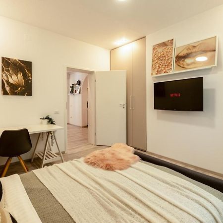 Ideal Stay: Spacious 2Br Apt Near Calea Victoriei Bucharest Luaran gambar