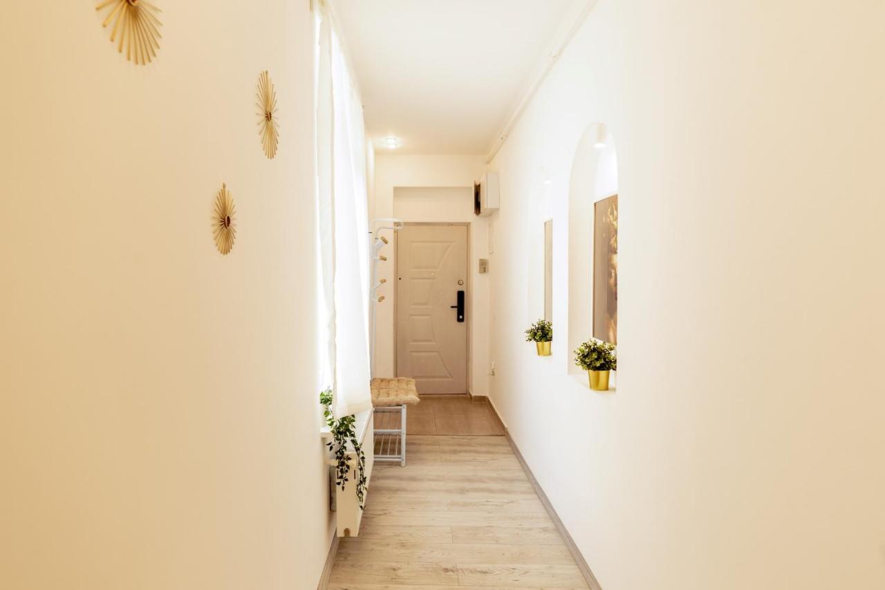 Ideal Stay: Spacious 2Br Apt Near Calea Victoriei Bucharest Luaran gambar