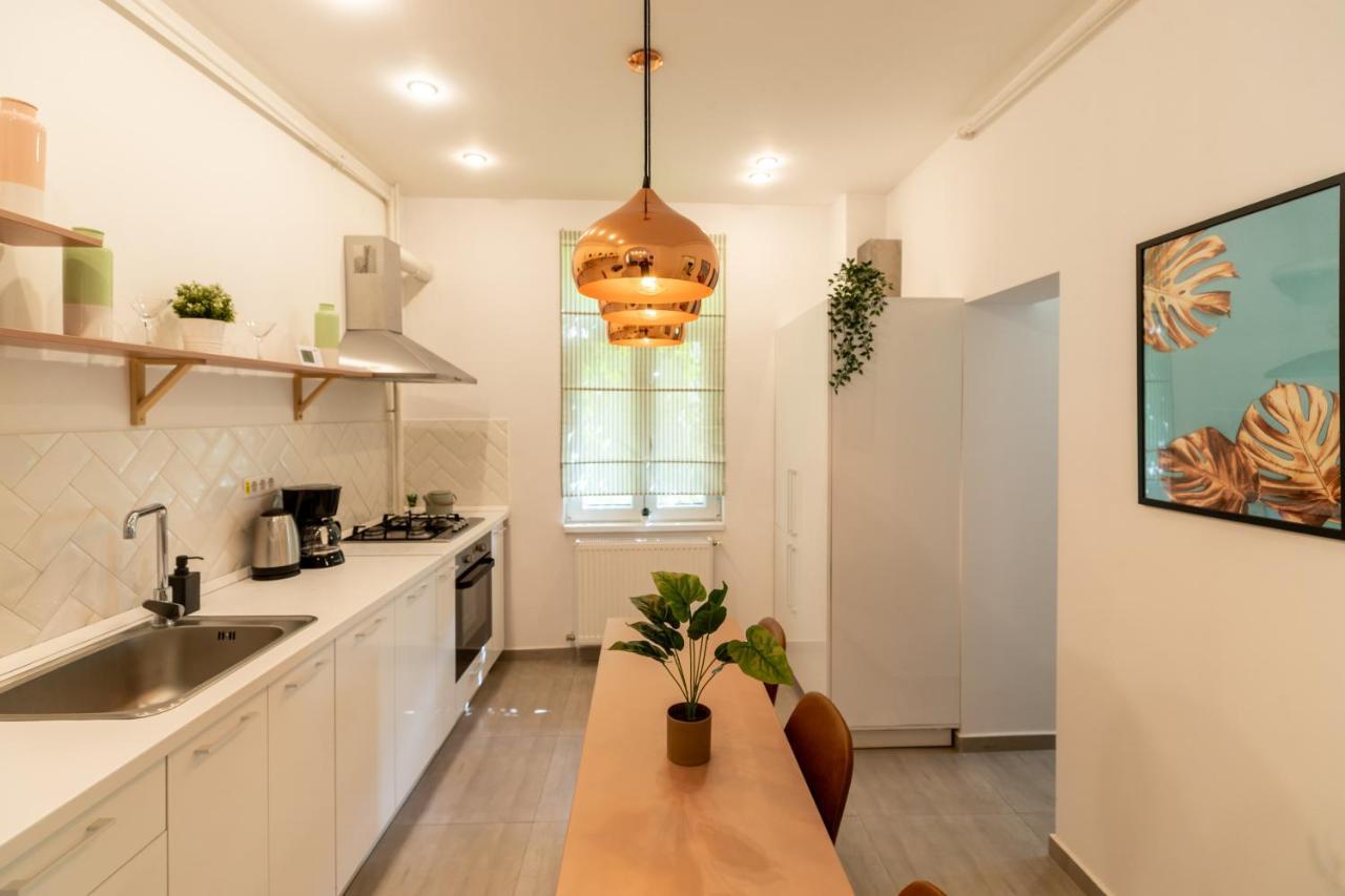 Ideal Stay: Spacious 2Br Apt Near Calea Victoriei Bucharest Luaran gambar