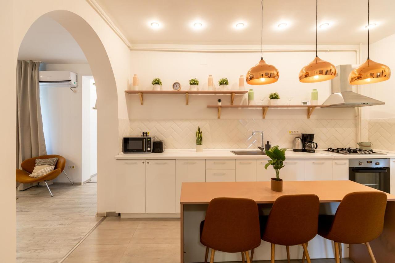 Ideal Stay: Spacious 2Br Apt Near Calea Victoriei Bucharest Luaran gambar